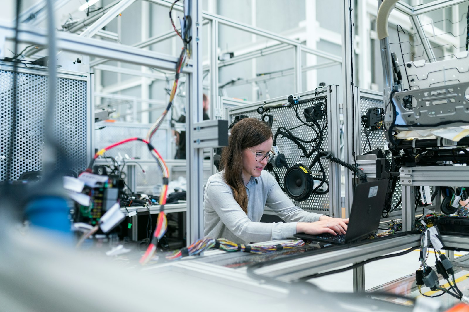 Ingenieurin am Arbeitsplatz